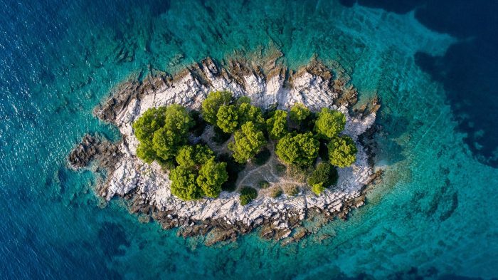 island-wyspa-na-adriatyku-morze-chorwacja
