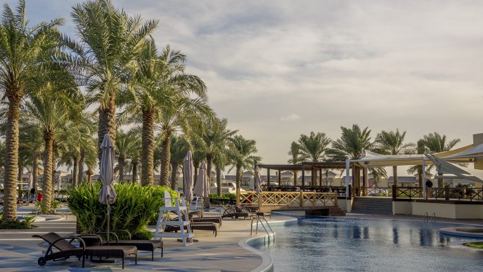 resort-hotel-pool-basen