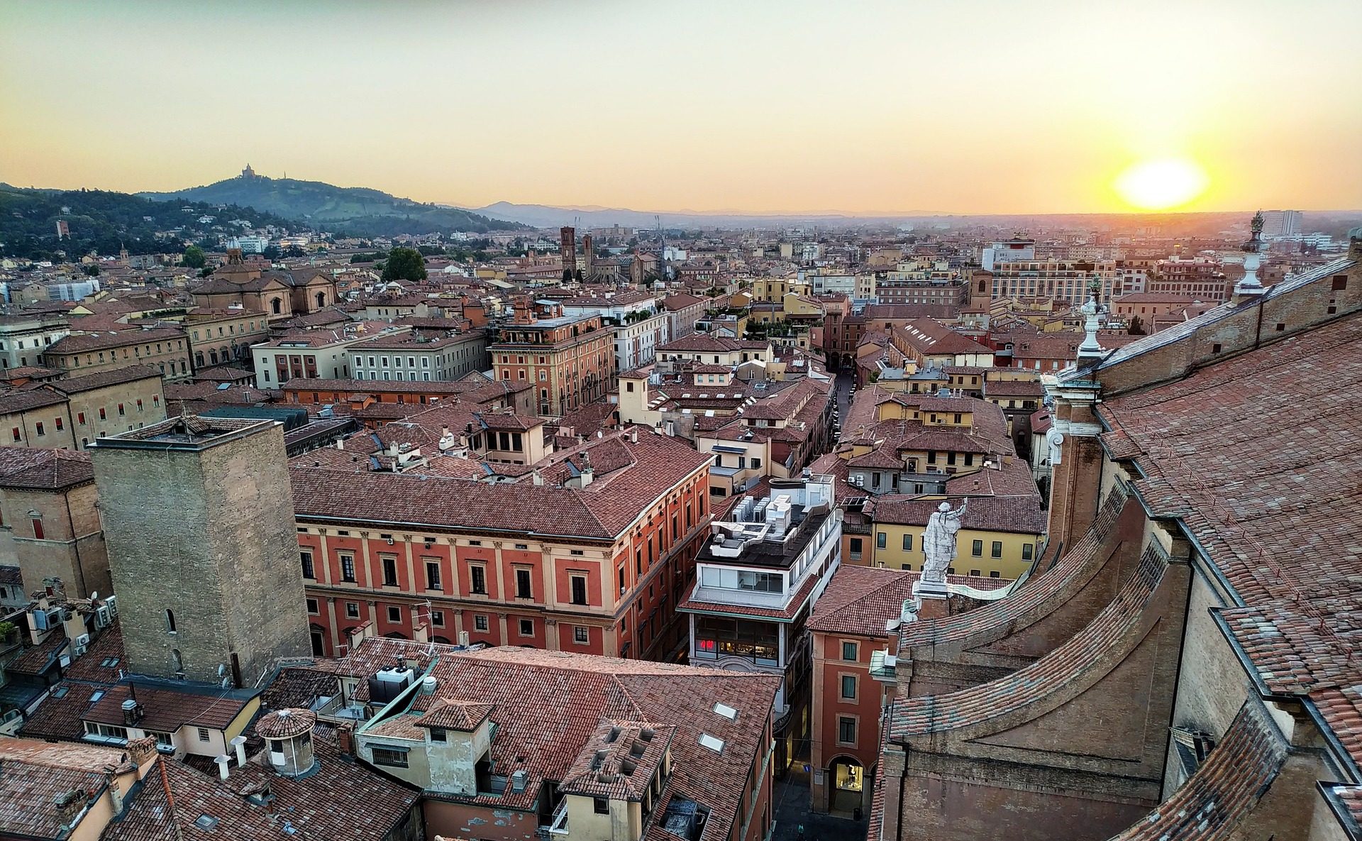 City Break w Bolonii zaplanuj weekend we Włoszech TanieWakacje.eu