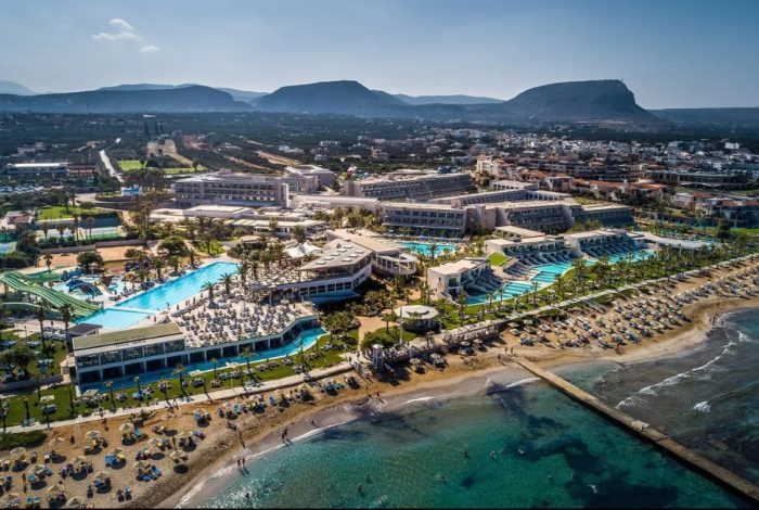 wspaniały-hotel-przy-plaży-w-grecji