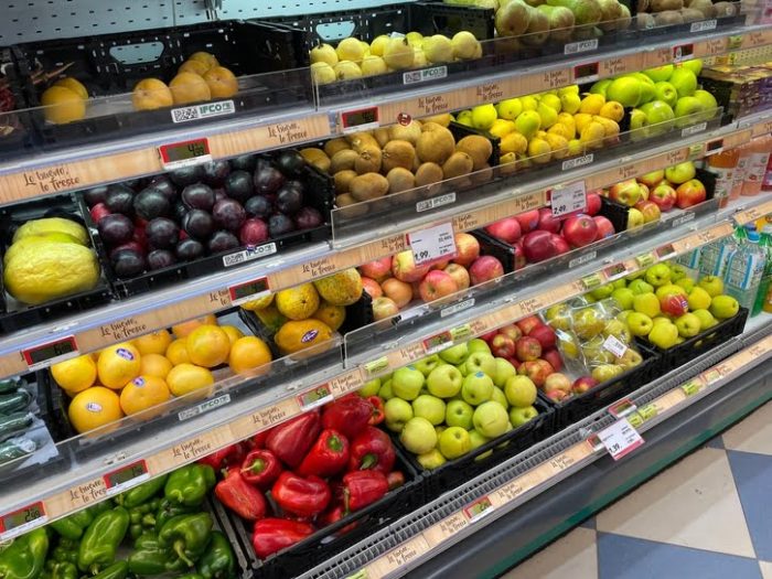 Owoce-i-warzywa-na-sklepowych-półkach-ile-kosztują