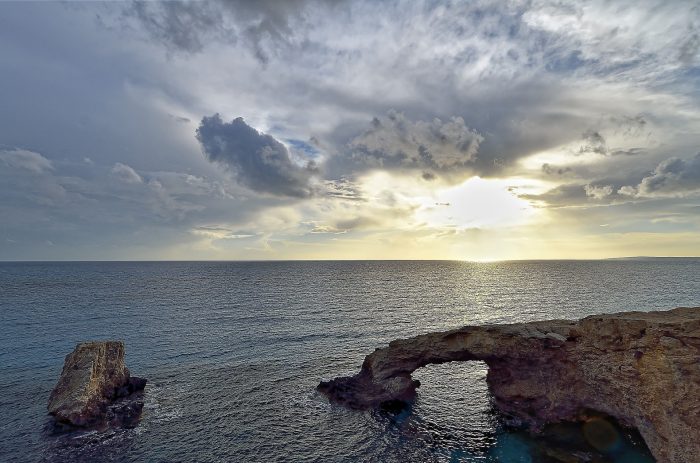 Cypr-wybrzeże-klif
