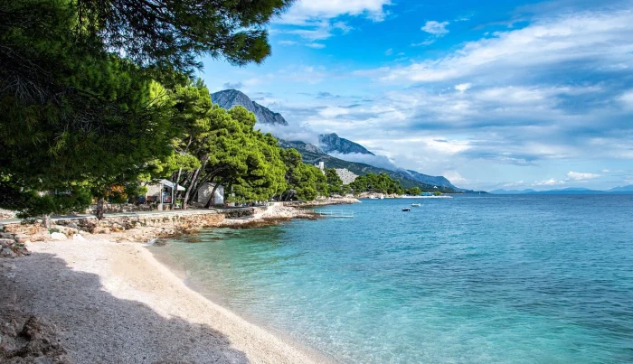 widok na plażę i morze w Chorwacji