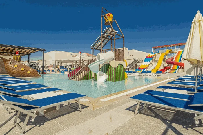 amarina-abu-soma-resort-basen-aquapark-zjezdzalnia-brodzik-dla-dzieci-plac-zabaw
