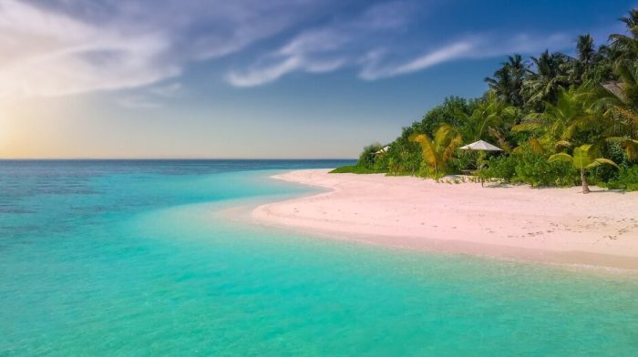 beach-plaża-na-tanie-wakacje-za-granicą