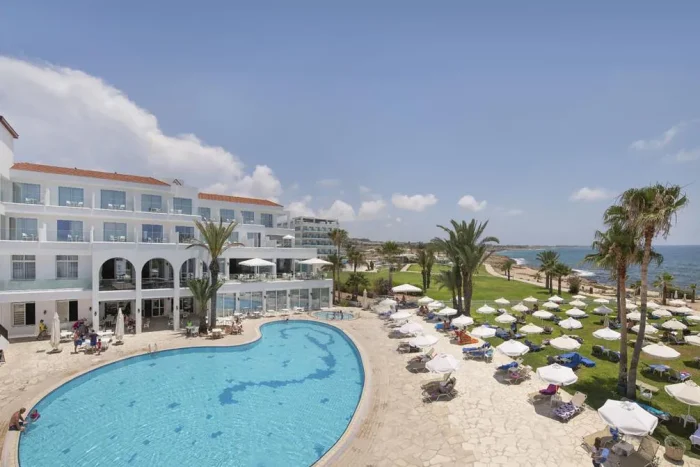 jaki-hotel-blisko-plaży-na-cyprze-wybrać
