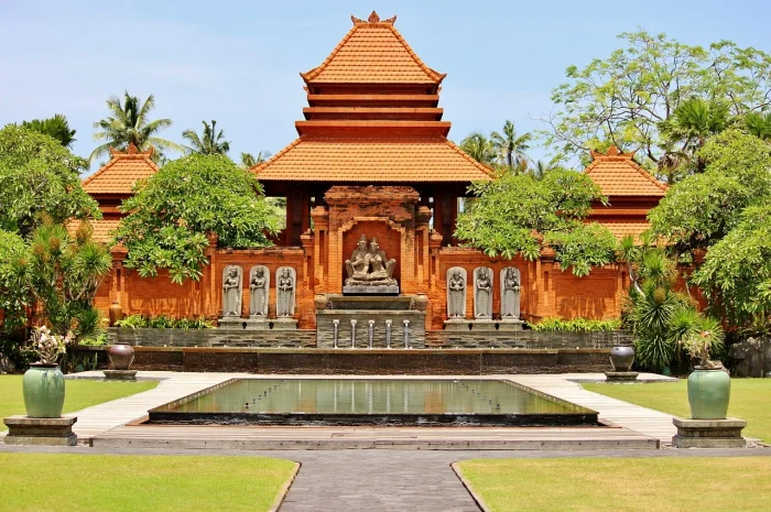 widok na świątynie w Kuta na Bali