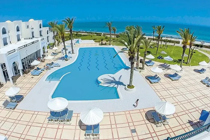 al-jazira-beach-teren-hotelu-basen