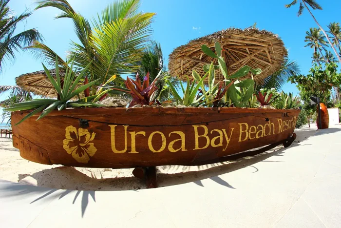 widok na basen i hotel uroa bay beach resort
