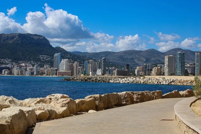 widok na krajobraz miasta na costa blanca w hiszpanii