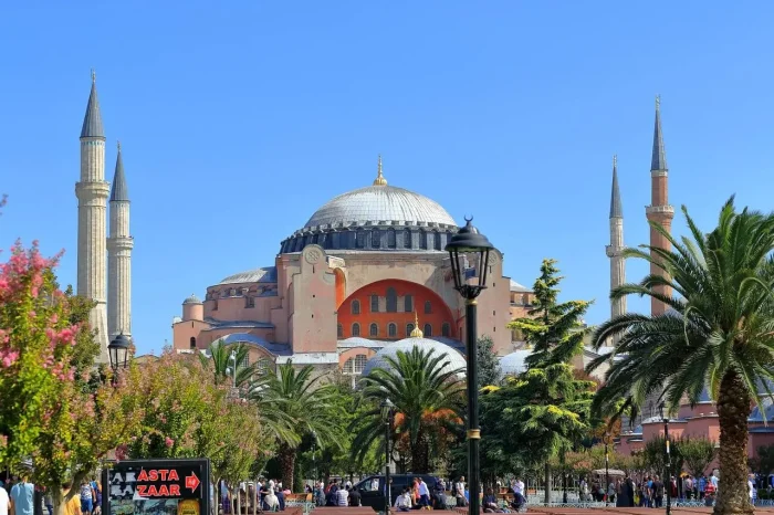 meczet-wczasy-na-riwierze-tureckiej-czy-jest-tanio-czy-drogo