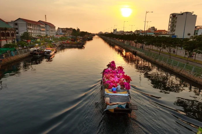 kwiaty na łodzi w wietnamie wakacje
