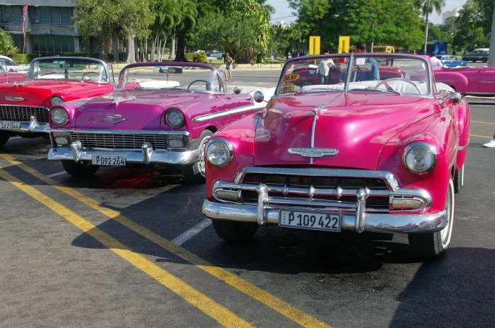 loty na Kubę z Warszawy atrakcje w Hawanie samochody