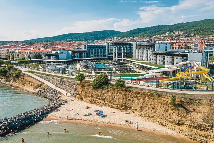 voya-beach-resort-obiekt-plaza-opinie