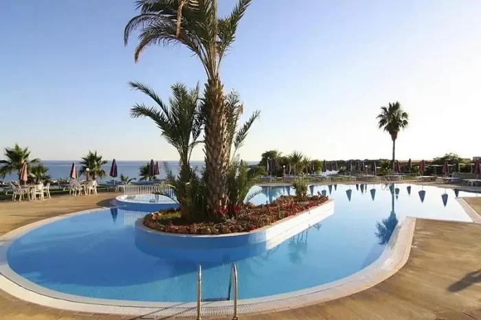basen przy hotelu corallia beach