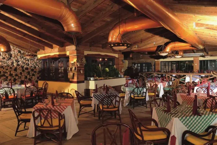 hotel-coral-costa-caribe-restauracja-z-stolikami