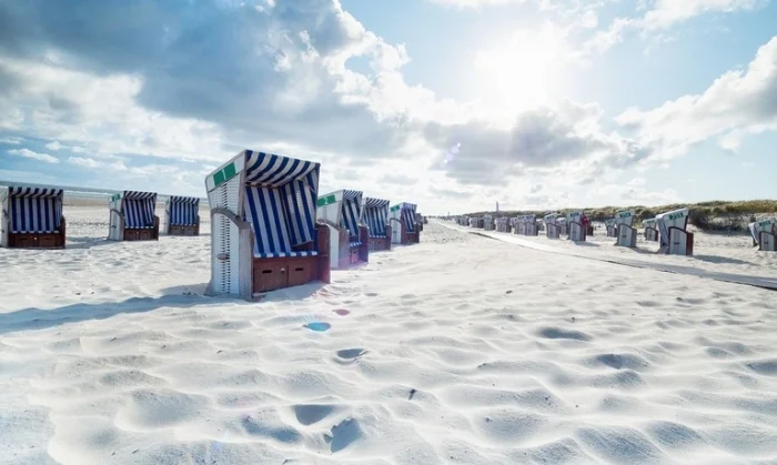 plaża-i-słońce-na-rodznne-wczasy-z-biurem-turystycznym-najtańszym
