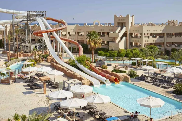zjezdzalnia-przy-hotelu-coral-sea-waterworld-w-Egipcie-ceny
