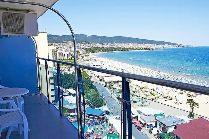 widok-z-balkonu-hotelu-palace-sunny-beach-na-plażę