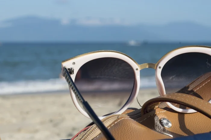 okulary-torebka-plaża