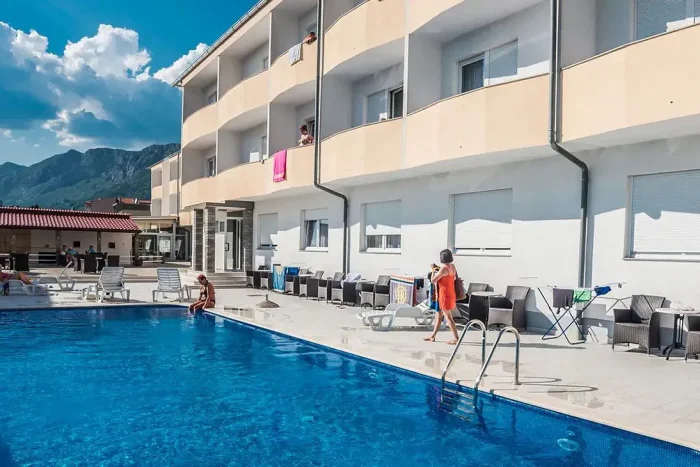 gradac-hotel-basen