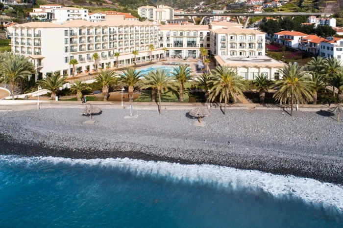 widok na hotel od strony plaży