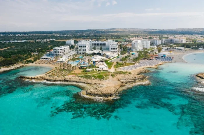 luksusowy hotel na Cyprze przy plaży