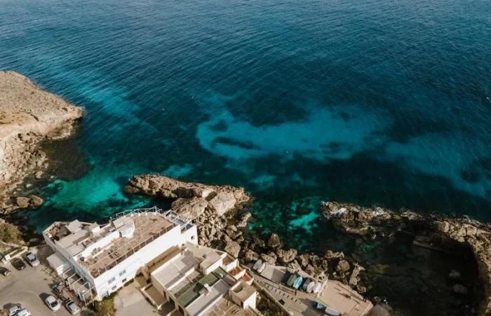 tanie noclegi na wyspie Gozo przy plaży