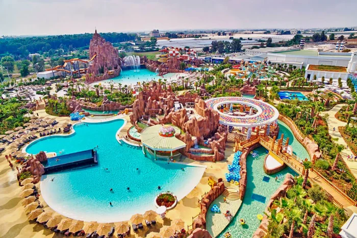 the-land-of-legends-theme-park-teren-hotelu