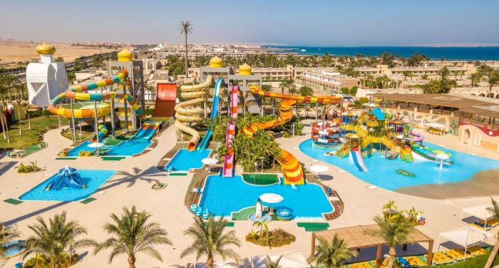 widok-na-hotel-aladdin-beach-basen-aquapark-zjezdzalnia-rozrywka