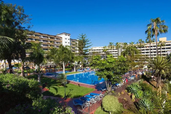 blue-sea-puerto-resort-teren-hotelu-basen